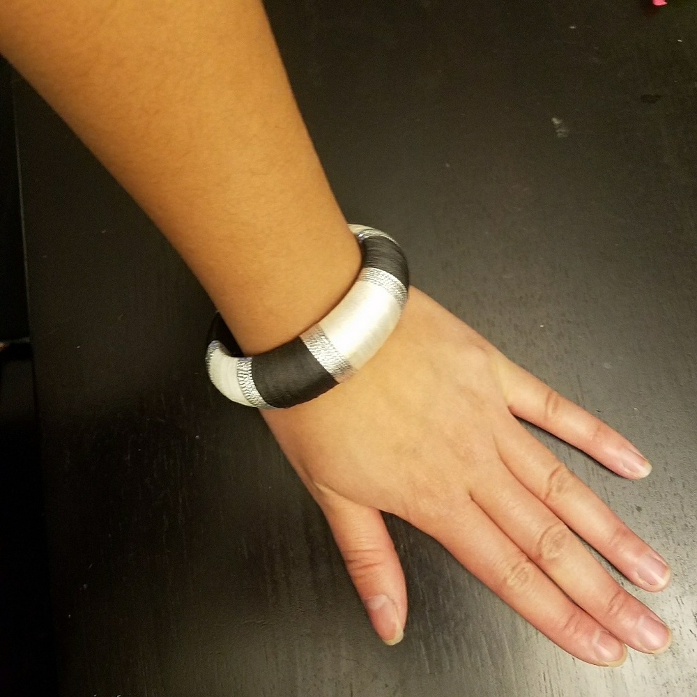 Bangle bracelet